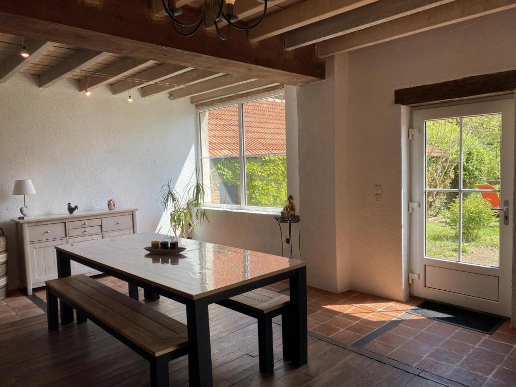 Fotografia z galérie ubytovania Ressourcez-vous dans cette ferme avec cheminée, jardin, terrasse couverte et équipements modernes - FR-1-489-435 v destinácii Gouise