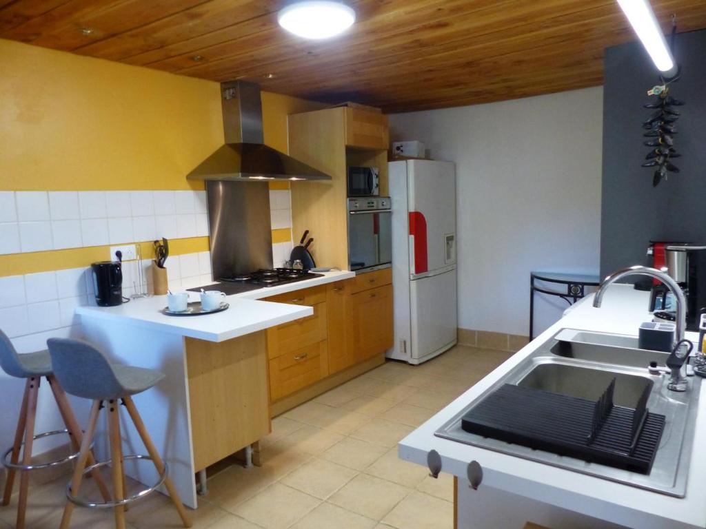 Fotografia z galérie ubytovania Ressourcez-vous dans cette ferme avec cheminée, jardin, terrasse couverte et équipements modernes - FR-1-489-435 v destinácii Gouise
