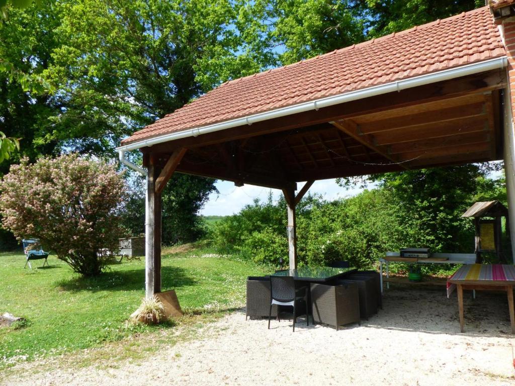 Fotografia z galérie ubytovania Ressourcez-vous dans cette ferme avec cheminée, jardin, terrasse couverte et équipements modernes - FR-1-489-435 v destinácii Gouise
