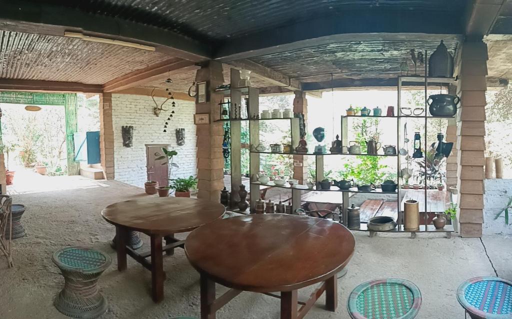 Restaurace v ubytování Tathagata Farm