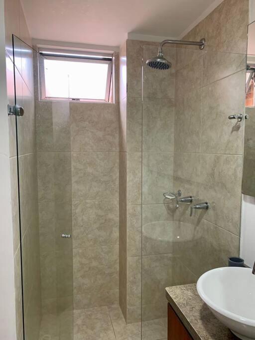 Un baño de Espectacular apartamento, acogedor con excelente ubicación en el norte de Bogotá