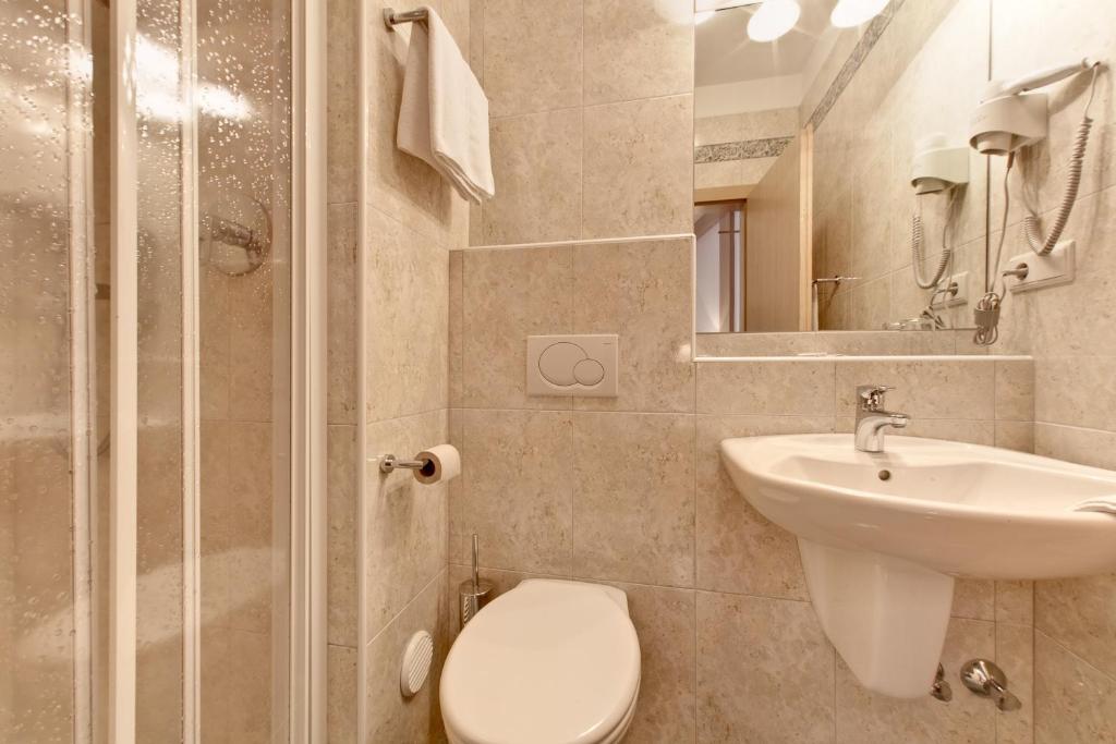 Łazienka w obiekcie Hotel Brunner