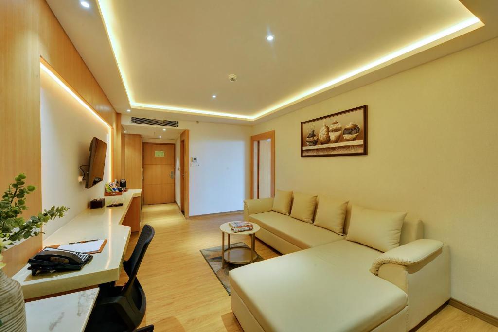 Clarion Hotel Bangalore - Queen Suite