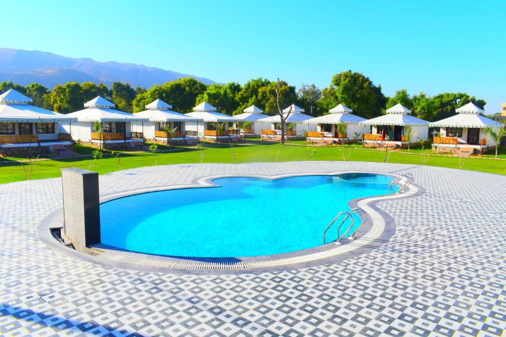 Bazén v ubytování Ananda Resort nebo v jeho okolí