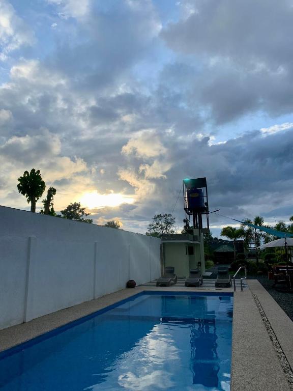 Bazén v ubytování Sunshine Stay Panglao nebo v jeho okolí