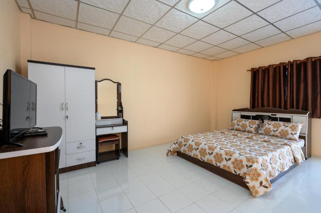 Postel nebo postele na pokoji v ubytování Beung Sampathuan Nakornchaisri Resort