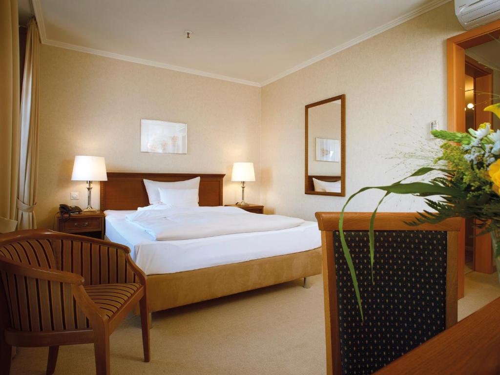 Postel nebo postele na pokoji v ubytování Bergström Hotel Lüneburg