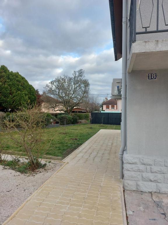 Budova, v ktorej sa apartmán nachádza