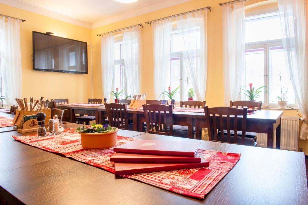 TV a/nebo společenská místnost v ubytování AVe Restaurant