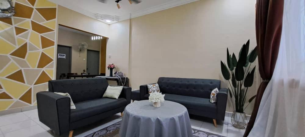 Posezení v ubytování My Chillex Homestay#Muslim Guest Only#3R 2B Apartment in Penang#