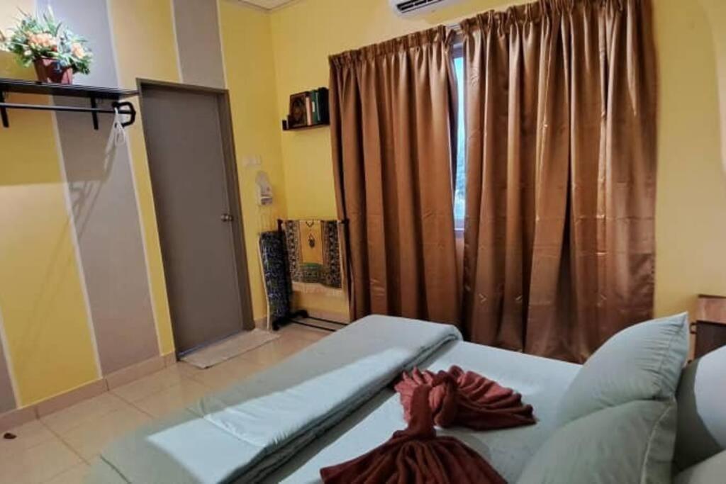 Postel nebo postele na pokoji v ubytování My Chillex Homestay#Muslim Guest Only#3R 2B Apartment in Penang#