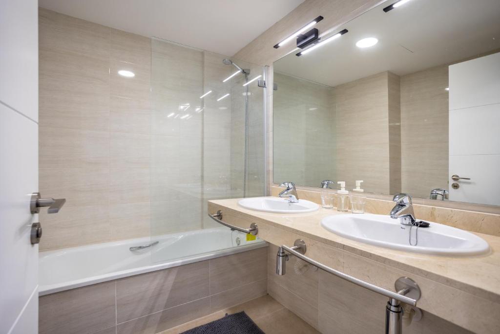Kúpeľňa v ubytovaní Home2Book Sea View & Design Duplex Los Gigantes