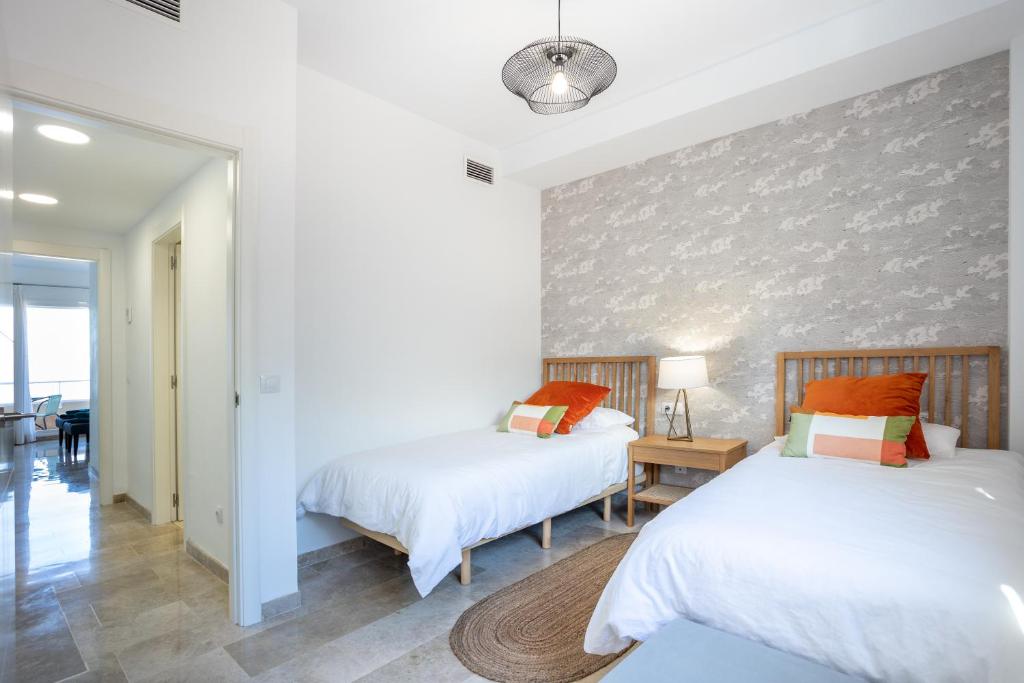 Posteľ alebo postele v izbe v ubytovaní Home2Book Sea View & Design Duplex Los Gigantes