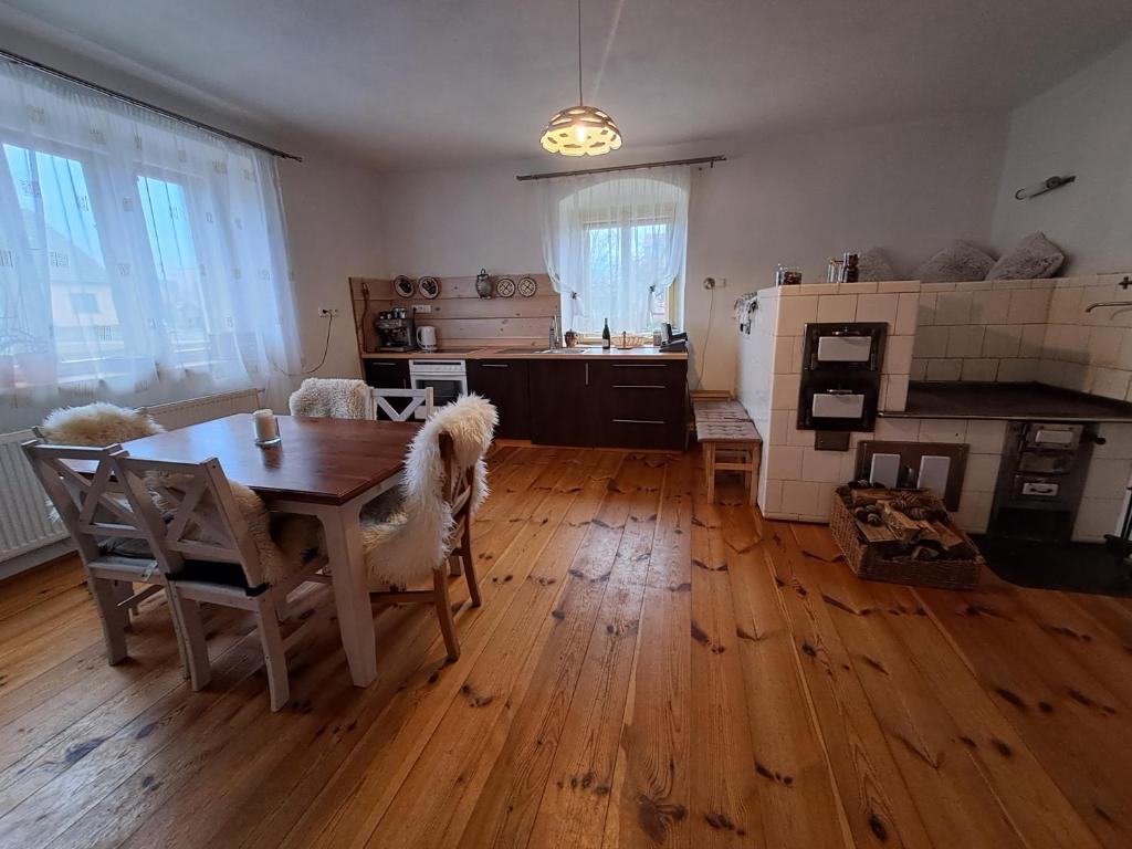 Kuchyň nebo kuchyňský kout v ubytování Statek Žíšov