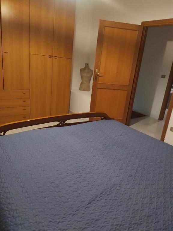 Łóżko lub łóżka w pokoju w obiekcie Casa graziosa con ampio cortile per i tuoi momenti all'aperto