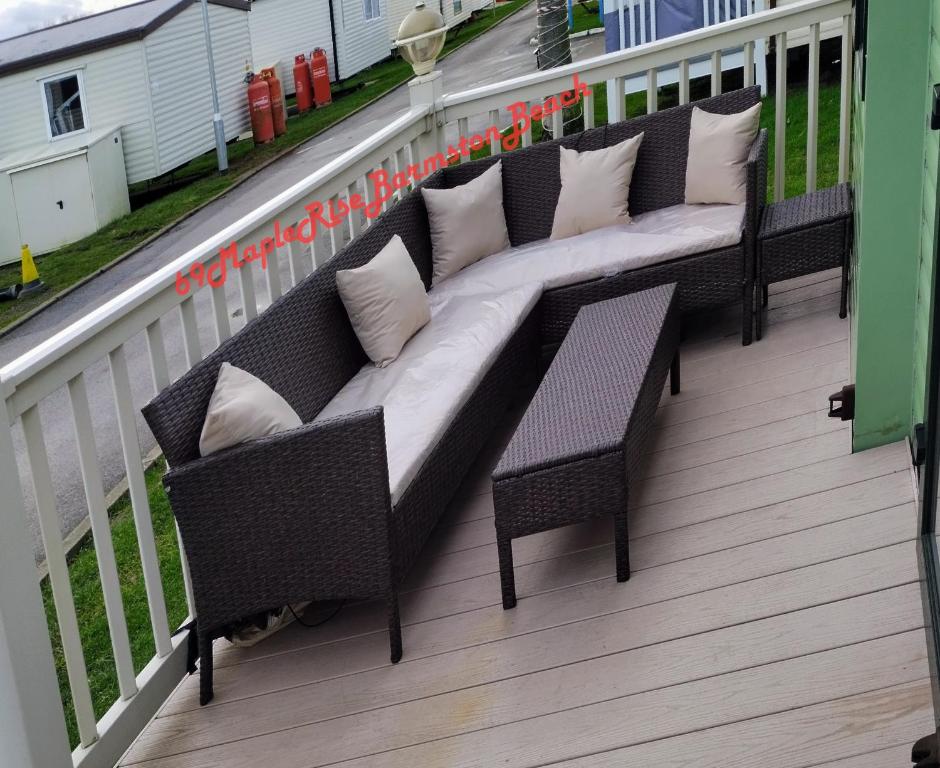Balkón nebo terasa v ubytování Barmston Beach Maple Rise 69