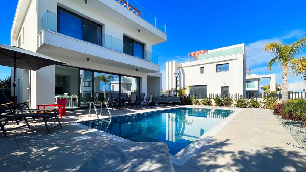 By the Bay Villa,3 BR/pool