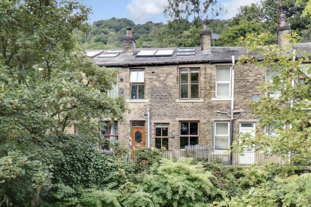 Beautiful Riverside Home, Hebden Bridge, Woodland Views, Sleeps 2 9
