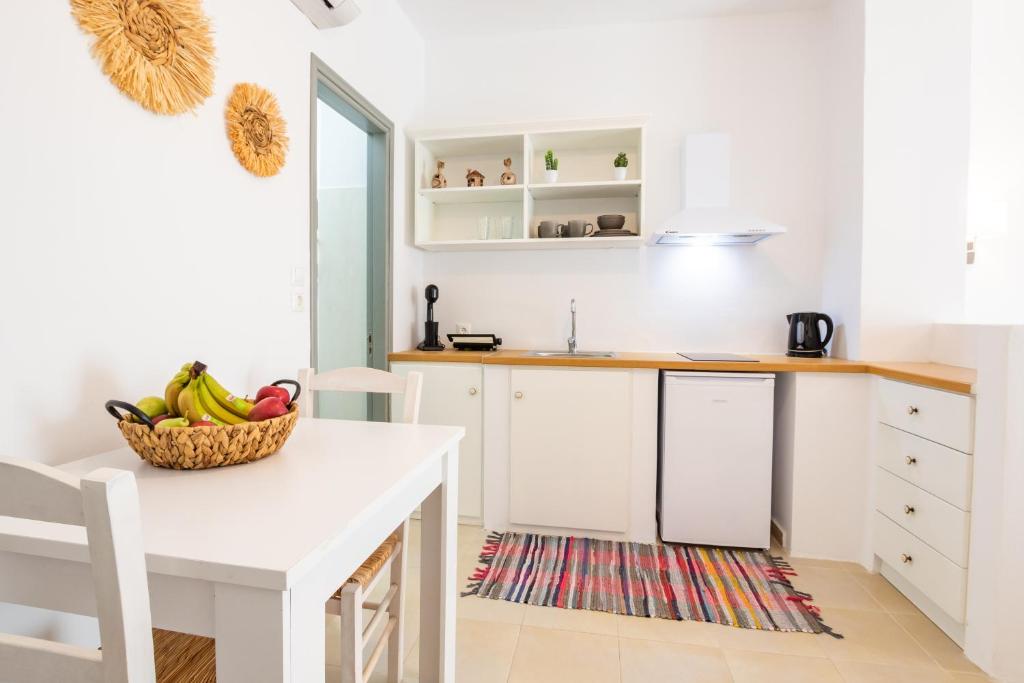 Kuchyň nebo kuchyňský kout v ubytování Anemos Guest Apts