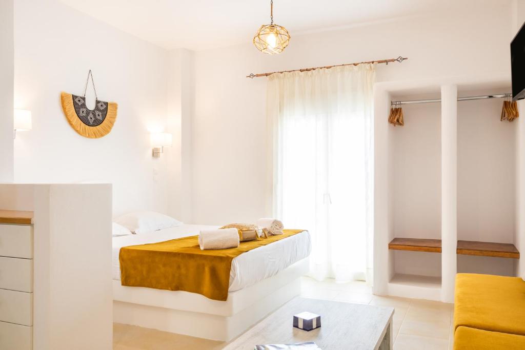 Postel nebo postele na pokoji v ubytování Anemos Guest Apts