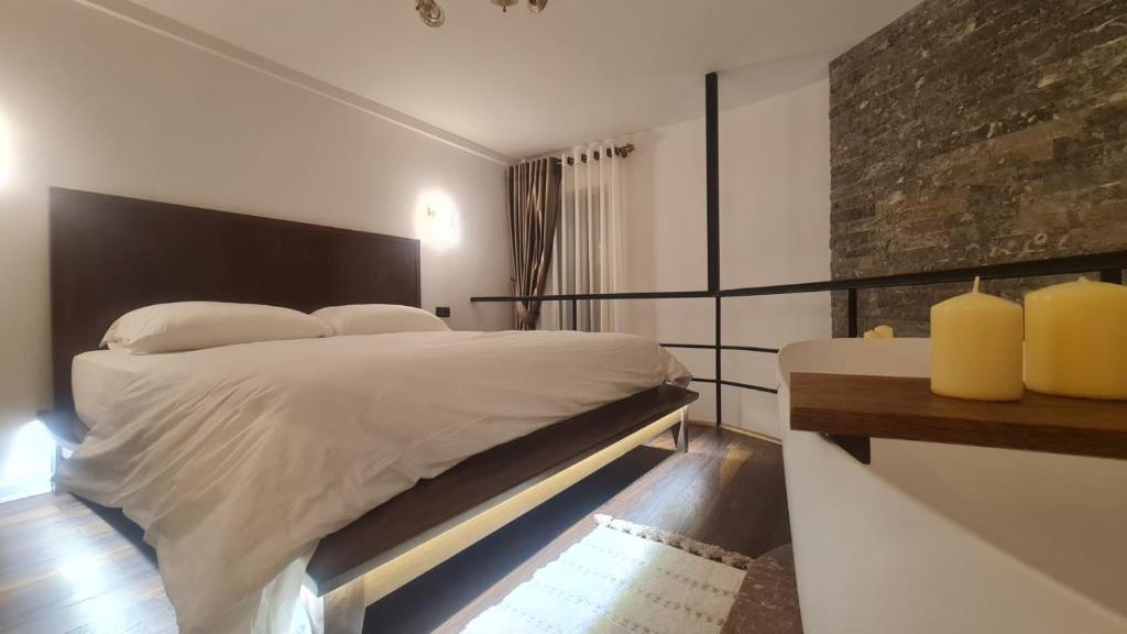 Postel nebo postele na pokoji v ubytování Bujtina Gjyshi Ilo