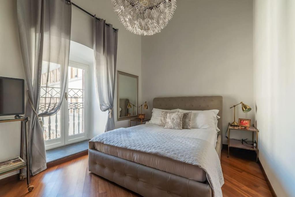 A bed or beds in a room at HospitalityRome Piazza di Spagna View