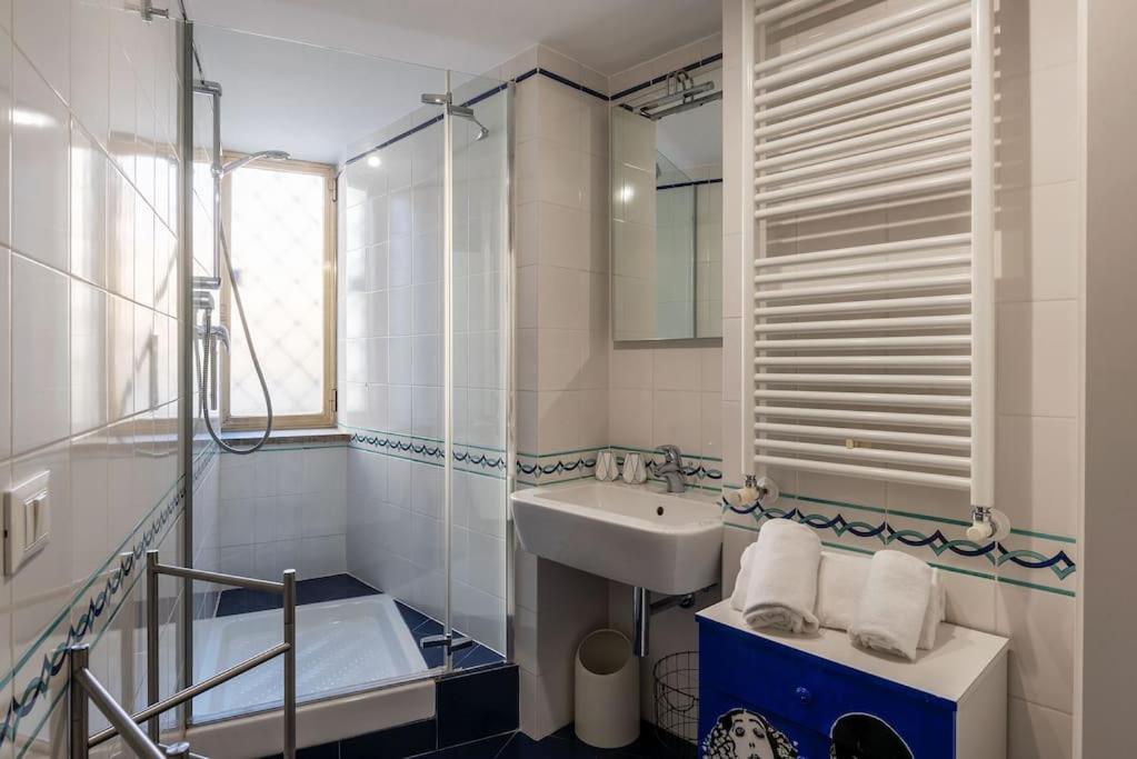 A bathroom at HospitalityRome Piazza di Spagna View