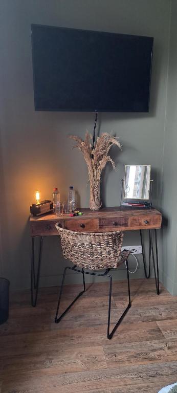 TV a/nebo společenská místnost v ubytování The Newport Lodge - incl 3h Wellness & use Ebikes & breakfast