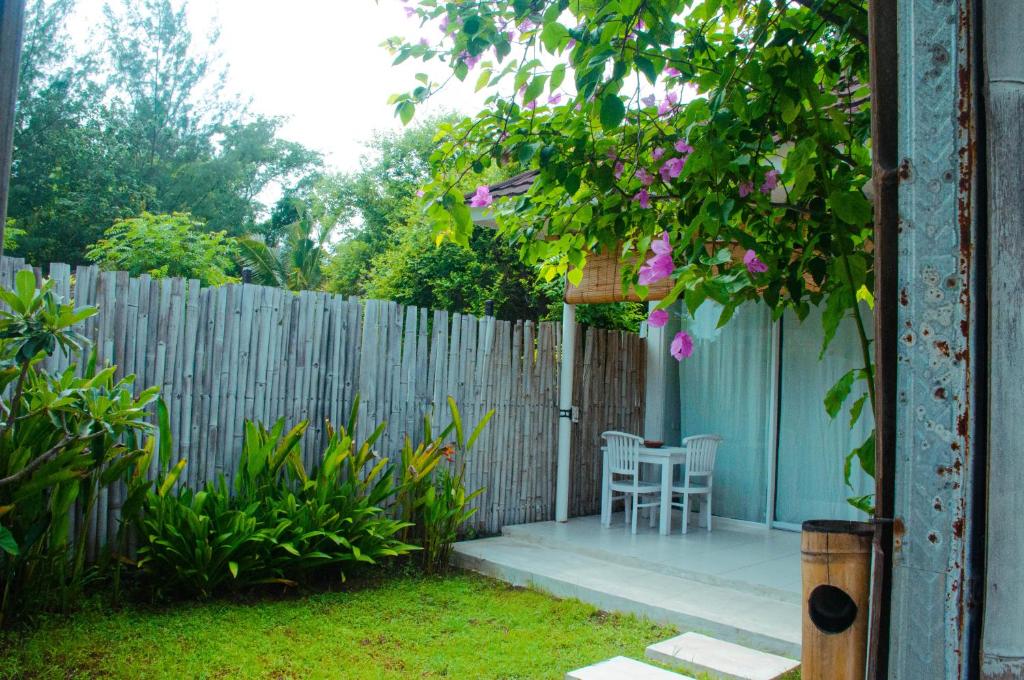 Villa Samalas Resort and Restaurant - 6