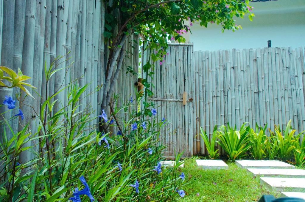 Villa Samalas Resort and Restaurant - 11