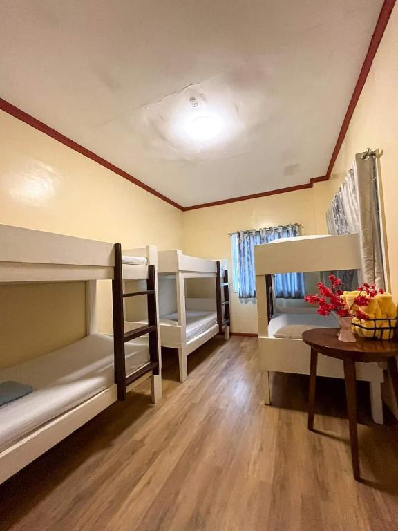 Postel nebo postele na pokoji v ubytování Dahilayan Comfy Cabin