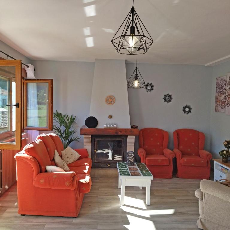 A seating area at Apartamentos La casa del Zapatero