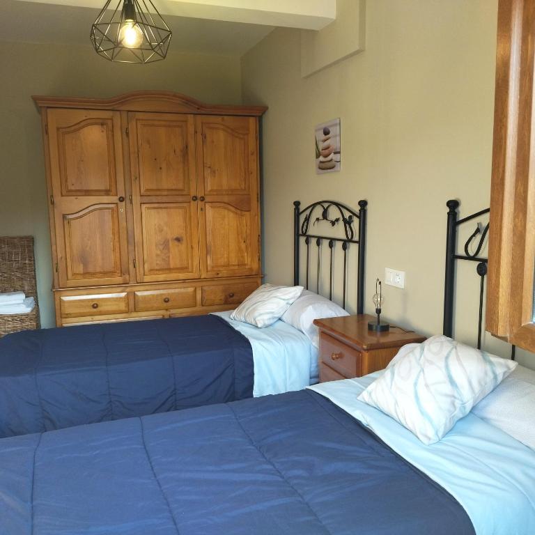A bed or beds in a room at Apartamentos La casa del Zapatero