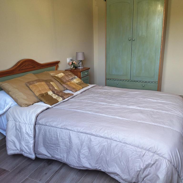 A bed or beds in a room at Apartamentos La casa del Zapatero
