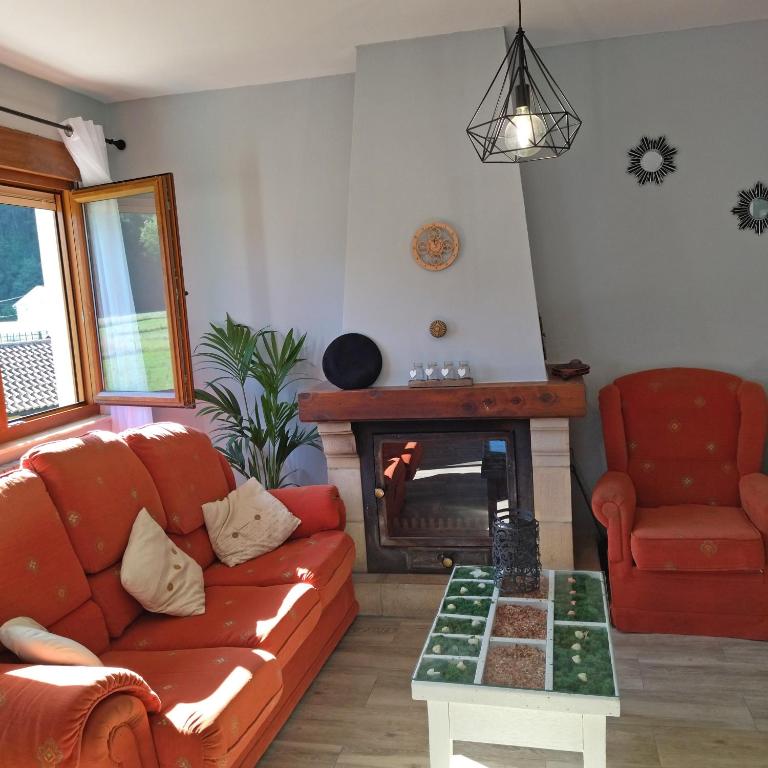 A seating area at Apartamentos La casa del Zapatero