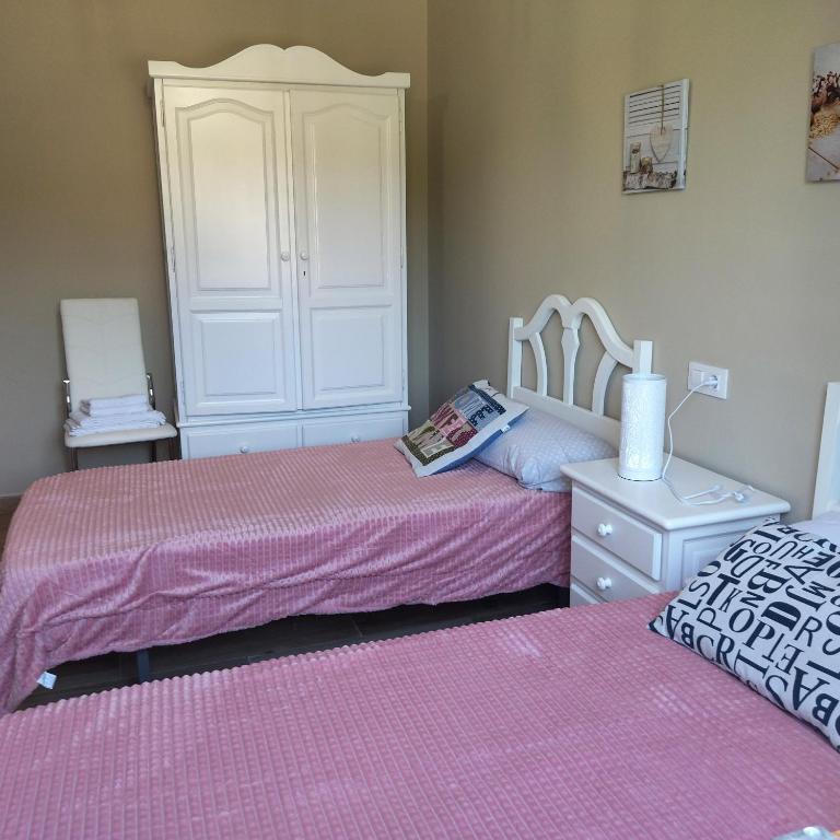 A bed or beds in a room at Apartamentos La casa del Zapatero