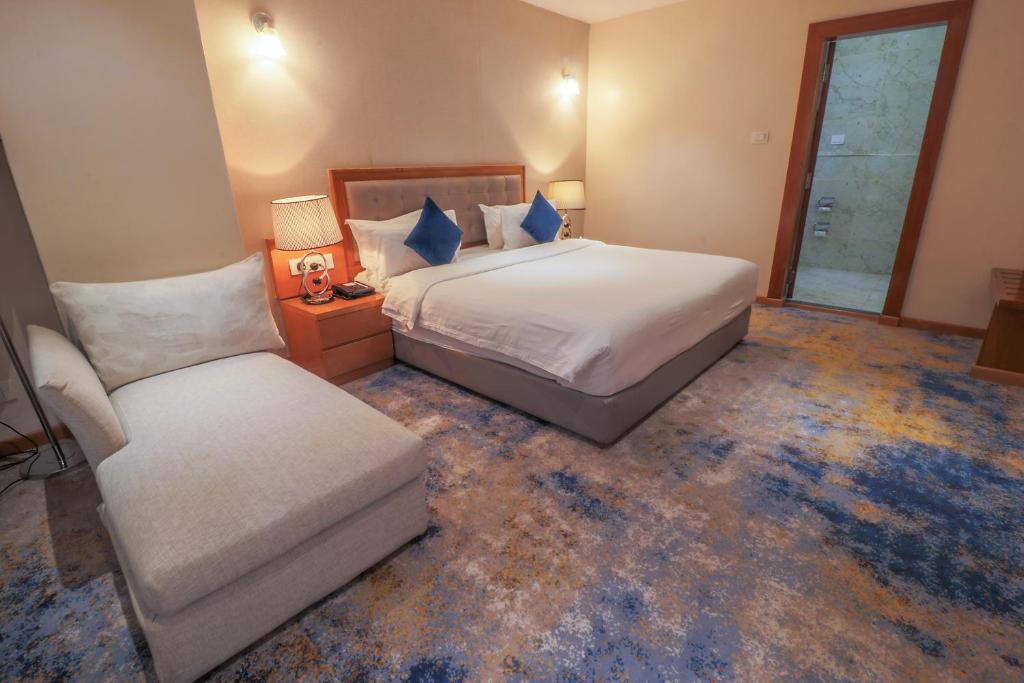 Postel nebo postele na pokoji v ubytování Golden Tulip Westlands Nairobi