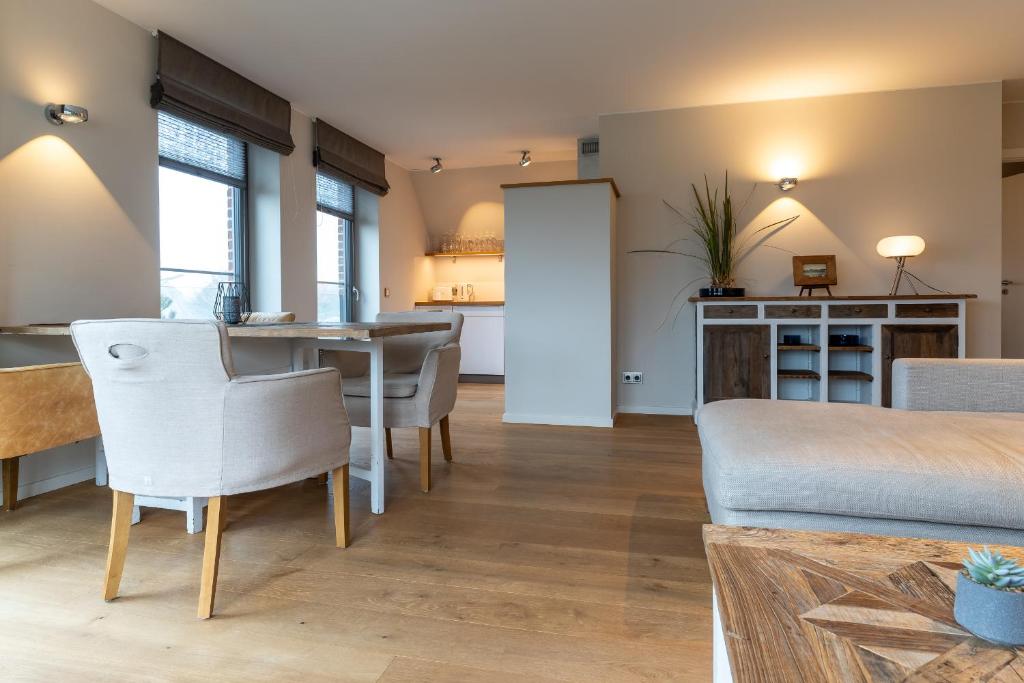 Kuchyň nebo kuchyňský kout v ubytování Ferienhaus Kirchenstraße Appartement Achtern Diek OG