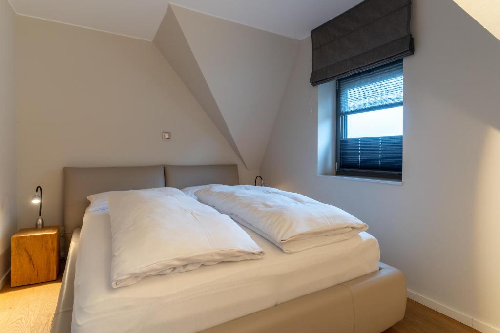 Postel nebo postele na pokoji v ubytování Ferienhaus Kirchenstraße Appartement Achtern Diek OG