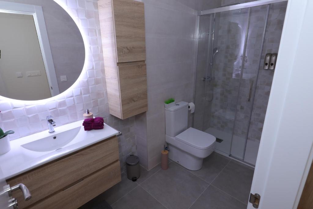 Koupelna v ubytování APARTAMENTOS LOS QUESEROS