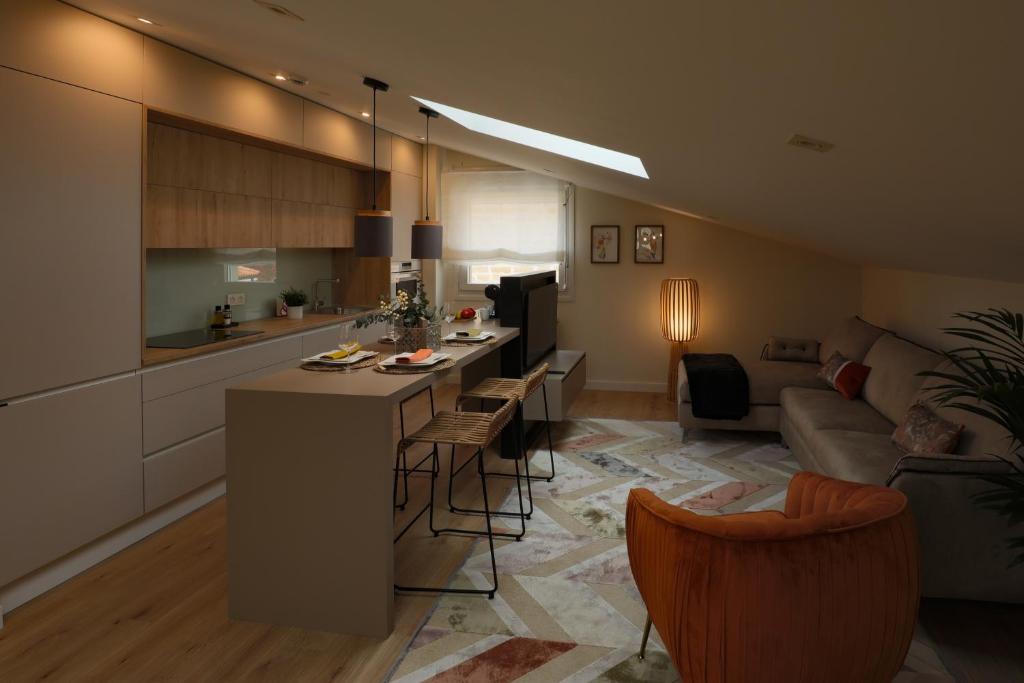 Kuchyň nebo kuchyňský kout v ubytování APARTAMENTOS LOS QUESEROS