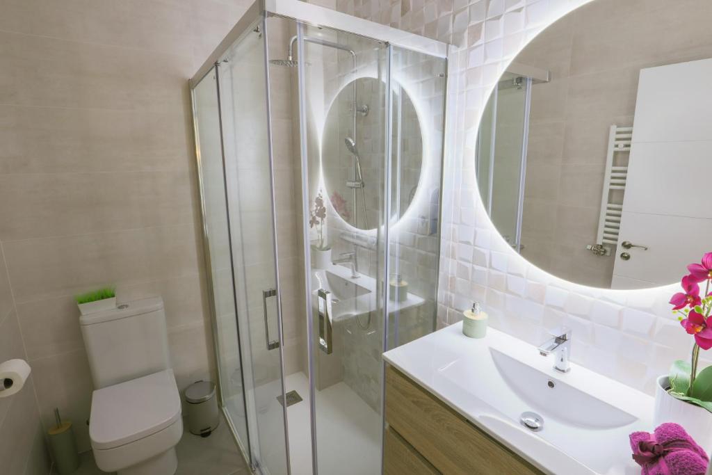 Koupelna v ubytování APARTAMENTOS LOS QUESEROS