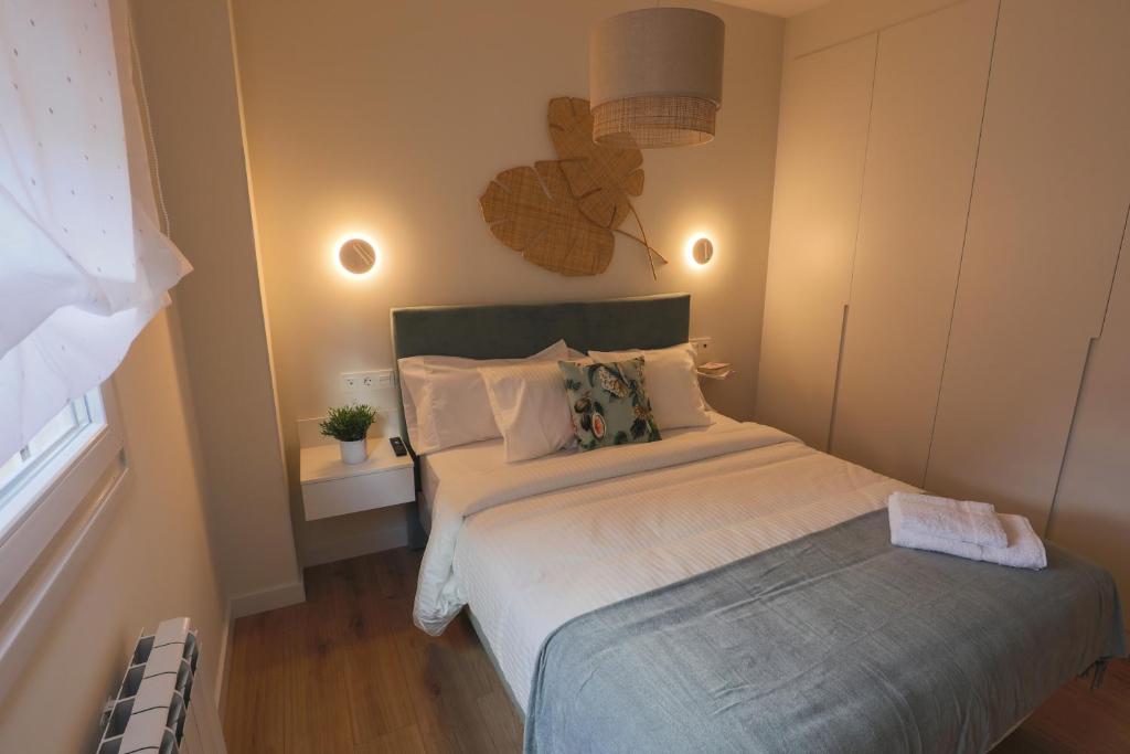 Postel nebo postele na pokoji v ubytování APARTAMENTOS LOS QUESEROS