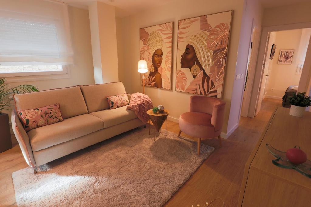 Posezení v ubytování APARTAMENTOS LOS QUESEROS