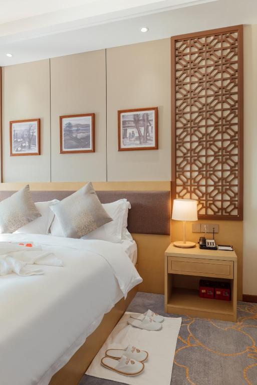 Postel nebo postele na pokoji v ubytování White Swan Guest House MeiZhou
