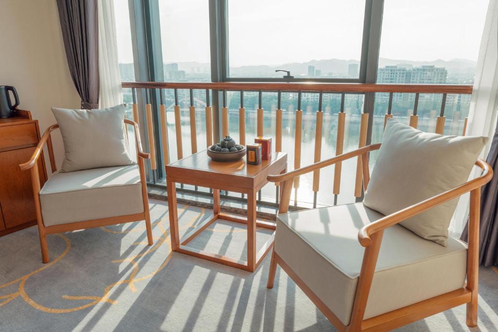 Balkón nebo terasa v ubytování White Swan Guest House MeiZhou