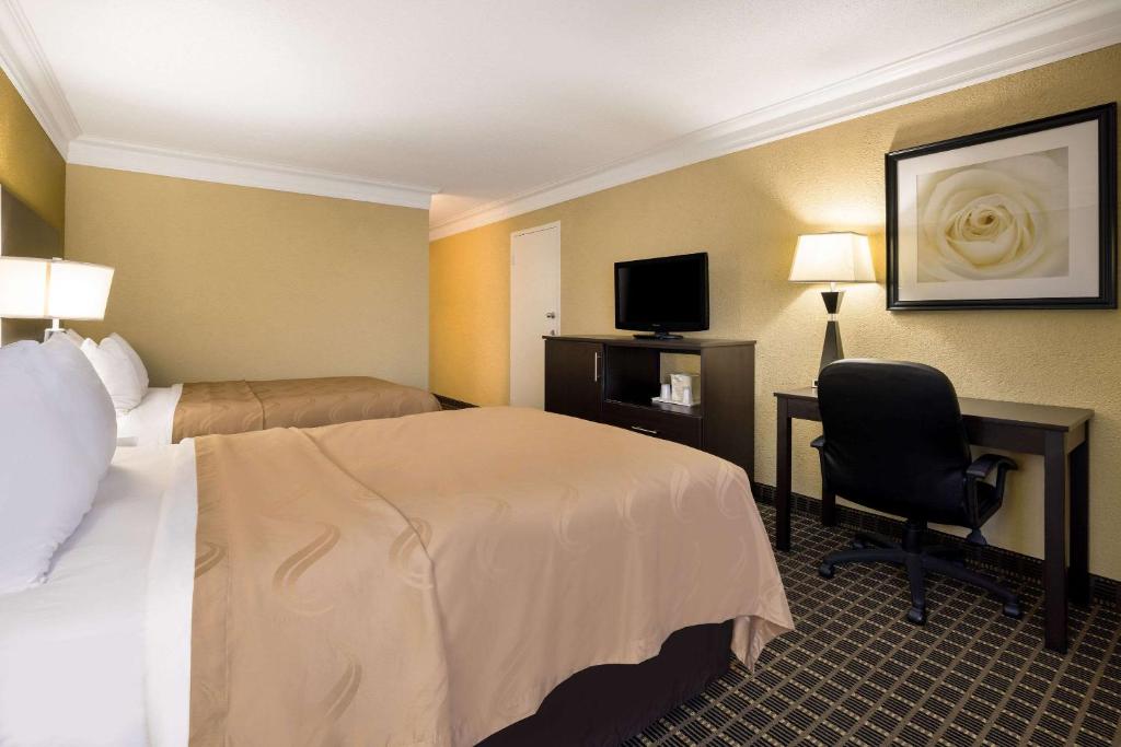 Postel nebo postele na pokoji v ubytování Quality Inn and Suites Fairgrounds - Syracuse