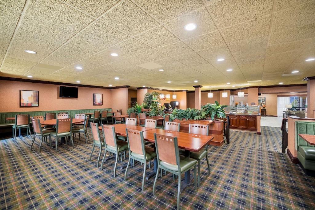 Restaurace v ubytování Quality Inn and Suites Fairgrounds - Syracuse