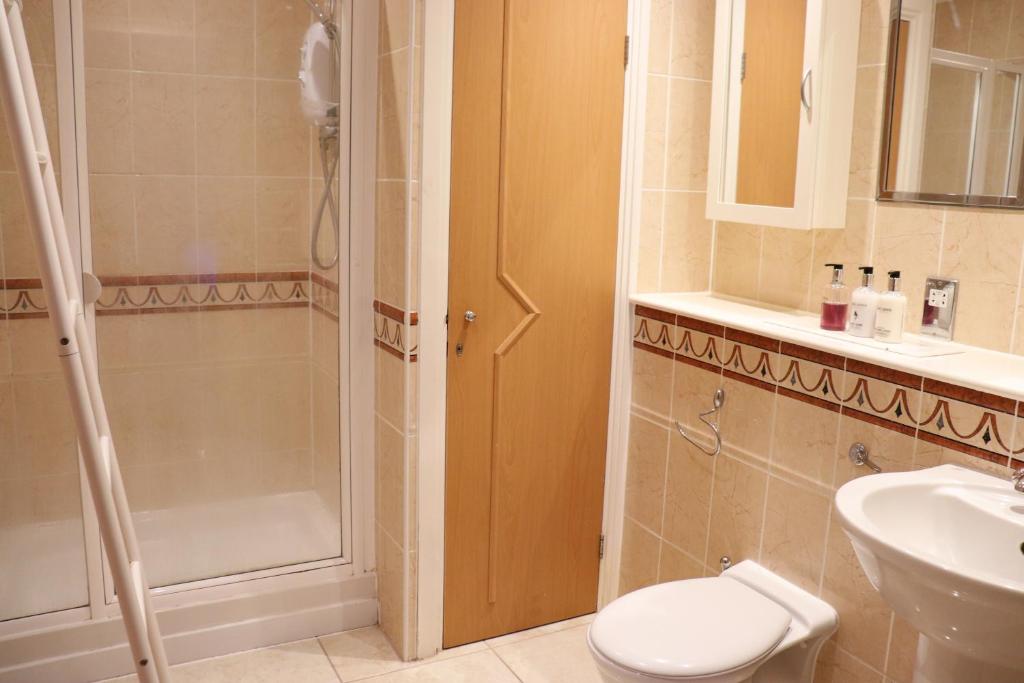 Century Wharf Apartments by Urban Space - Two-Bedroom Apartment With Balcony