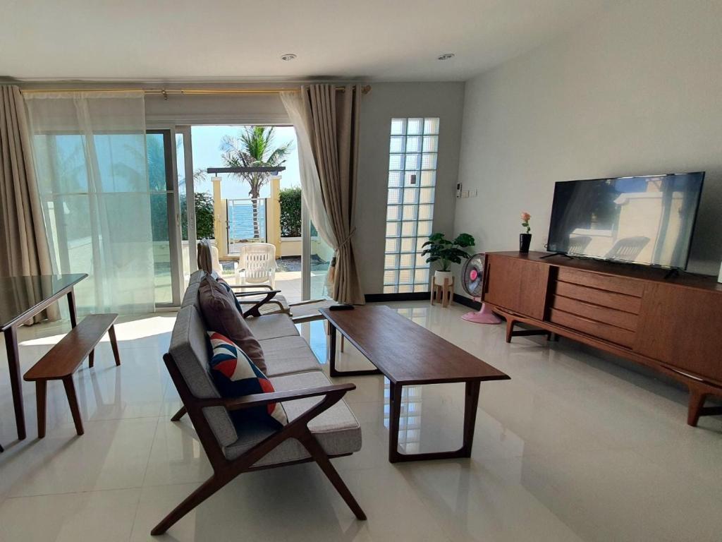 TV a/nebo společenská místnost v ubytování W Sea beach Rayong